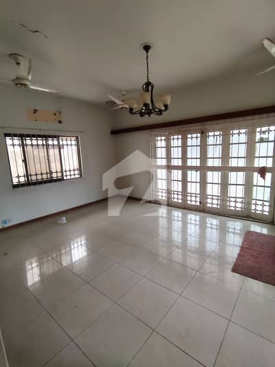 BUNGALOW AVAILABLE FOR SALE BUNGALOW AVAILABLE FOR SALE
