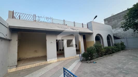 کالج روڈ لاہور میں 7 کمروں کا 2 کنال مکان 5.5 لاکھ میں کرایہ پر دستیاب ہے۔ کالج روڈ لاہور میں 7 کمروں کا 2 کنال مکان 5.5 لاکھ میں کرایہ پر دستیاب ہے۔