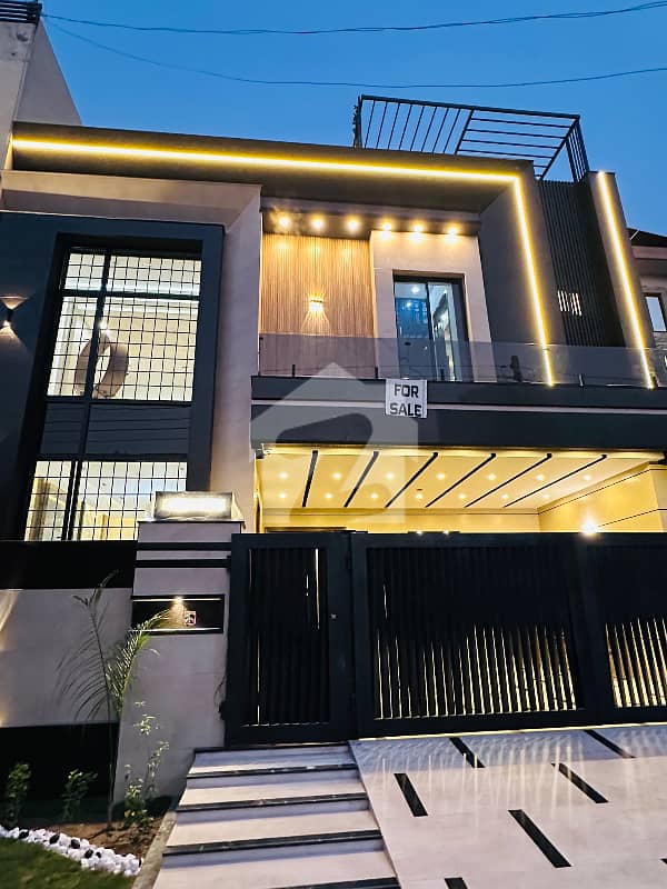 10 Marla Facing Park House For Sale 10 Marla Facing Park House For Sale