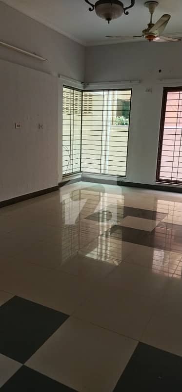 10 MARLA 3 BEDROOM HOUSE AVAILABLE FOR RENT 10 MARLA 3 BEDROOM HOUSE AVAILABLE FOR RENT