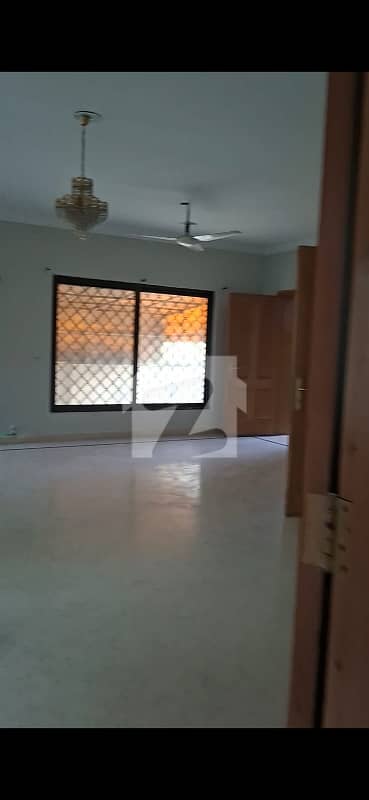 1 Kanal Unfurnished House For Rent in G-6, Islamabad - 5 Bedrooms With Attached Baths - Rs 600,000 / Month