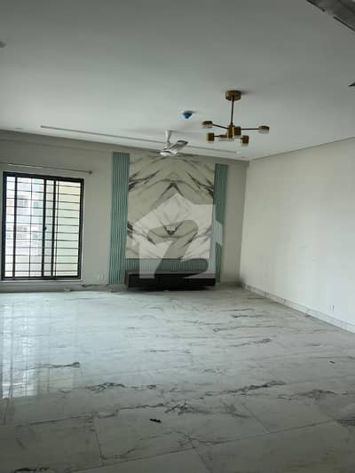 ASKARI 12(GREENS) APARTMENT FOR SALE WITH  04 BEDROOMS ,  DRAWING ROOM ,  TV LOUNGE & DINNIG ROOM ,  SERVANT QUARTER  SPACIOUS TERRACE.