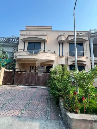 آئی ۔ 8 اسلام آباد میں 3 کمروں کا 12 مرلہ بالائی پورشن 2.0 لاکھ میں کرایہ پر دستیاب ہے۔ آئی ۔ 8 اسلام آباد میں 3 کمروں کا 12 مرلہ بالائی پورشن 2.0 لاکھ میں کرایہ پر دستیاب ہے۔