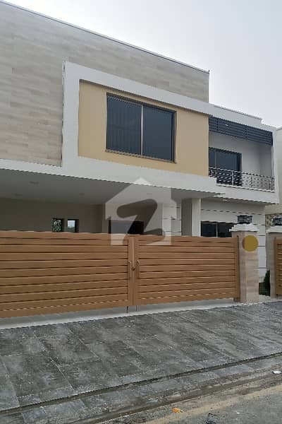 Spacious 5 Bed 15 Marla Brig House available for urgent Sale in Askari 10 Sec-S!