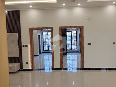 DHA Phase 5 8 Marla Beautiful Location House Available For Sale