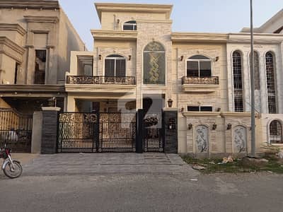 سٹی ہاؤسنگ سوسائٹی گوجرانوالہ میں 6 کمروں کا 10 مرلہ مکان 4.5 کروڑ میں برائے فروخت۔
