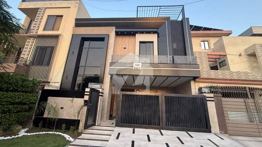 Facing Park 10 Marla Luxury House 60 Feet Wide Road Prime Location For Sale Facing Park 10 Marla Luxury House 60 Feet Wide Road Prime Location For Sale