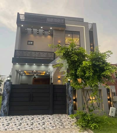 This Is Your Chance To Buy On Excellent Location House In Royal Palm City - Block D