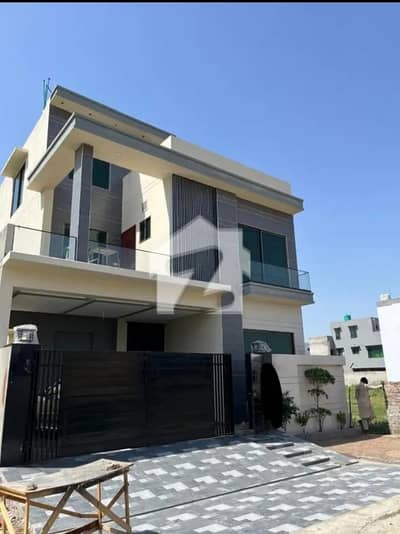 10 MARLA BEAUTIFUL HOUSE FOR SALE LDA AVENUE 1 LAHORE J BLOCK