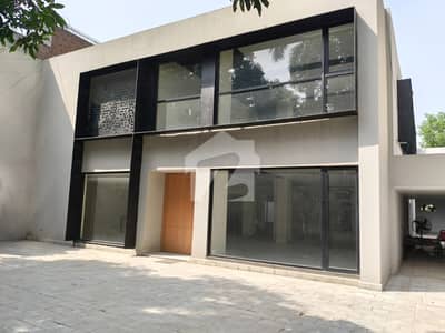 ایم ایم عالم روڈ گلبرگ,لاہور میں 1 کنال Studio دکان 13.0 لاکھ میں کرایہ پر دستیاب ہے۔