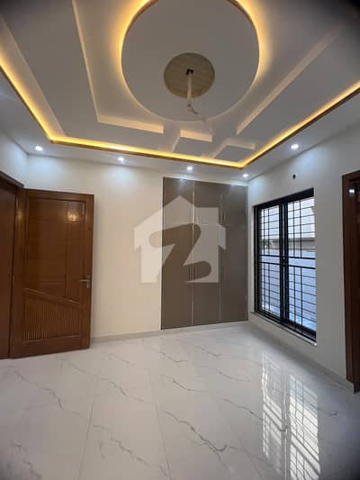 1 Kanal Tile Floor Upper Portion For Rent With All Utility Connection's