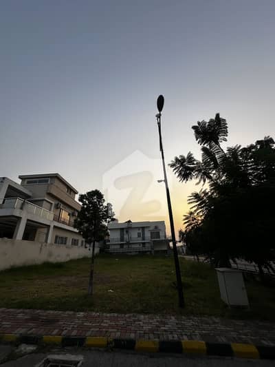 Corner boulevard Kanal plot, Sector C