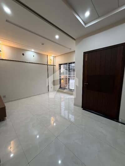 3.11 MARLA TRIPLE STORE BRAND NEW HOUSE FOR SALE UNION GREEN COLLEGE ROAD LAHORE