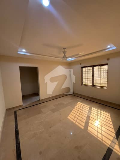 House For Sale Size 800 Sqyds 6 Bedroom Attach Bathroom