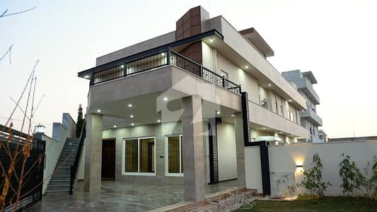 2 Kanal Ultra Luxurious Designer House For Sale