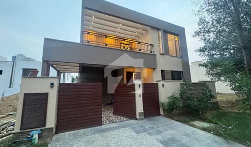 Prime Location House Of 272 Square Yards Is Available For Sale In Bahria Town - Precinct 6 Prime Location House Of 272 Square Yards Is Available For Sale In Bahria Town - Precinct 6