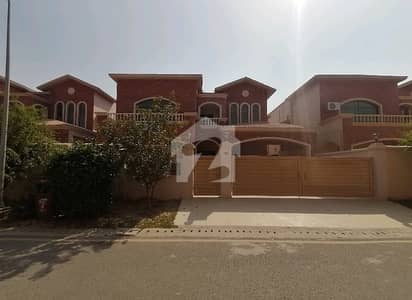 عسکری 3 ڈی ایچ اے ڈیفینس,ملتان میں 5 کمروں کا 1 کنال مکان 5.75 کروڑ میں برائے فروخت۔