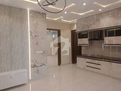 بحریہ ٹاؤن سیکٹر ای بحریہ ٹاؤن,لاہور میں 5 کمروں کا 10 مرلہ مکان 1.3 لاکھ میں کرایہ پر دستیاب ہے۔ بحریہ ٹاؤن سیکٹر ای بحریہ ٹاؤن,لاہور میں 5 کمروں کا 10 مرلہ مکان 1.3 لاکھ میں کرایہ پر دستیاب ہے۔