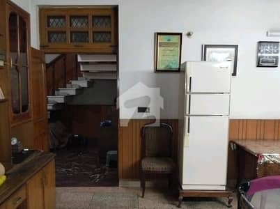 گارڈن ٹاؤن لاہور میں 5 کمروں کا 1 کنال مکان 10.5 کروڑ میں برائے فروخت۔ گارڈن ٹاؤن لاہور میں 5 کمروں کا 1 کنال مکان 10.5 کروڑ میں برائے فروخت۔
