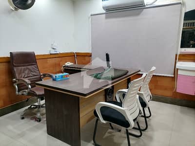 راشد منہاس روڈ کراچی میں 1 مرلہ Studio دفتر 40.0 ہزار میں کرایہ پر دستیاب ہے۔
