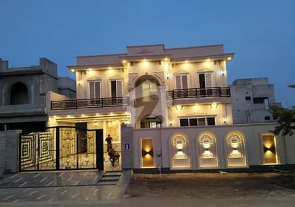 ڈی ایچ اے فیز 1 ۔ سیکٹر ایم ڈی ایچ اے فیز 1,ڈی ایچ اے ڈیفینس,ملتان میں 5 کمروں کا 1 کنال مکان 6.0 کروڑ میں برائے فروخت۔