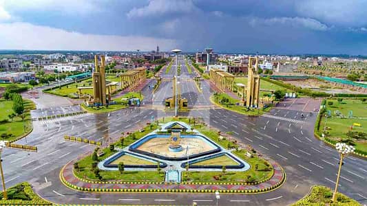 1 Kanal Plot Available For Sale on Main Boulevard Hot Location