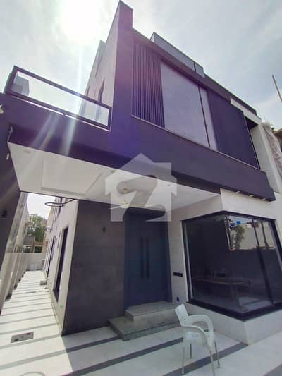 10 Marla Brand New House For Sale In Lake City Sector M2