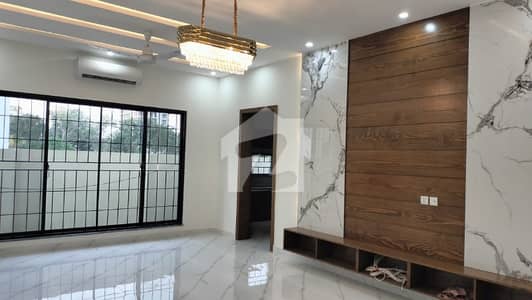 Bahria Town - Sector E House For Sale Sized 10 Marla