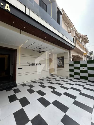 10 Marla modern House on Prime Location in Central Park Lahore A block