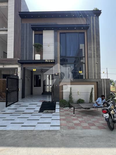 5 Marla Ultra Modern House for Sale in A1 Block, Central Park Lahore Near LGS, Lacas School & Horse Riding Club