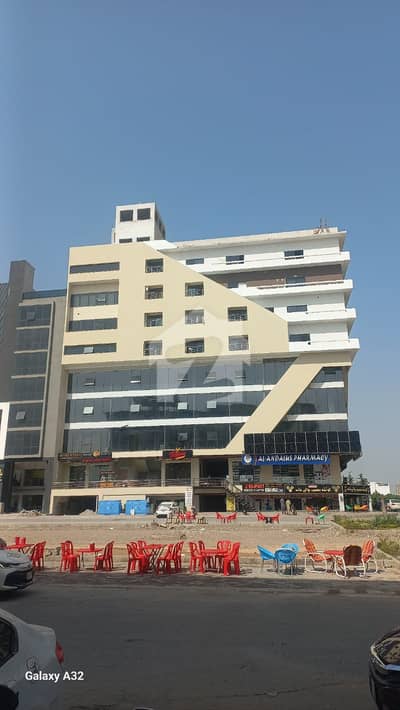 Spacious Flat Is Available For sale In Ideal Location Of Top City 1 - Kanwar Moiz Block