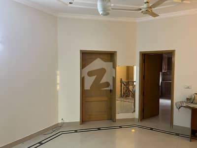 ڈی ایچ اے فیز 4 - بلاک ڈبل ای ڈی ایچ اے فیز 4,ڈی ایچ اے ڈیفینس,لاہور میں 4 کمروں کا 10 مرلہ مکان 2.5 لاکھ میں کرایہ پر دستیاب ہے۔