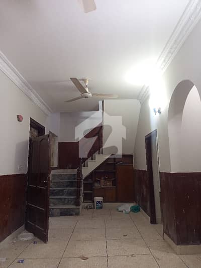 جی ۔ 10 اسلام آباد میں 5 کمروں کا 5 مرلہ مکان 1.8 لاکھ میں کرایہ پر دستیاب ہے۔