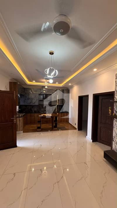 Brand New Luxury Hosue 1st Floor 6 Marla 2 Kitchen