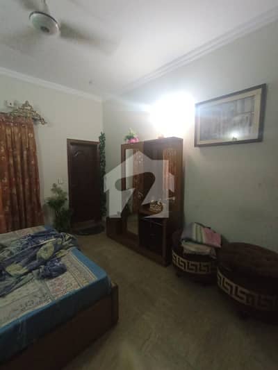 2 MARLA TRIPLE STORY HOUSE FOR SALE IN HIGHCOURT PHASE 2 COLLEGE ROAD LAHORE BIJLI PANI AVAILABLE READY TO POSSESSION ALL FACILITY AVAILABLE