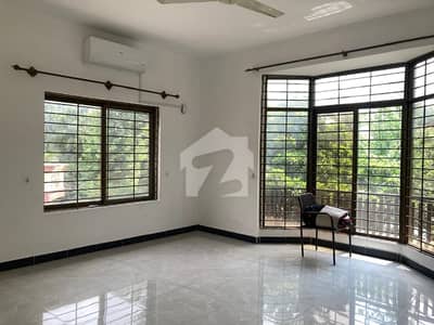 SEPERATE GATE UPPER PORTION FOR RENT IN F-7