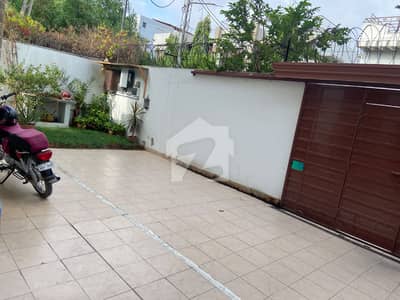 250 YARDS HOUSE AVAILABLE FOR SALE IN DHA 7