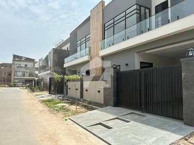 5 Marla top notch quality luxury Villa on Sale