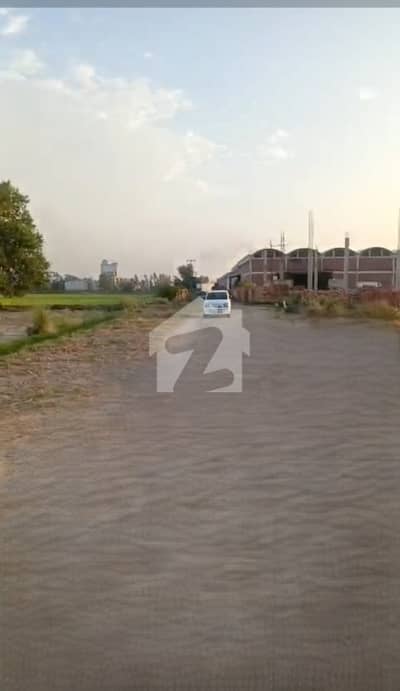 ملتان روڈ لاہور میں 12 کنال صنعتی زمین 9.6 کروڑ میں برائے فروخت۔