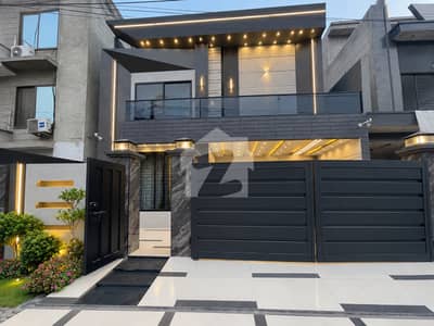 10 Marla Fully Furnished Luxury House For Sale 10 Marla Fully Furnished Luxury House For Sale