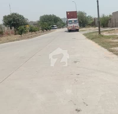 ملتان روڈ لاہور میں 4 کنال صنعتی زمین 3.4 کروڑ میں برائے فروخت۔