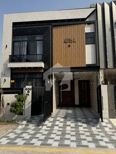 5 Marla Ultra Morden Aesthetic Owner build House on Prime Location