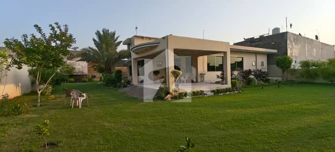 Luxury 3 Kanal Farm House Gas Water Net Available