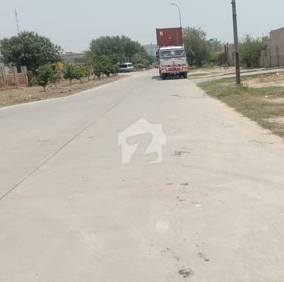 ملتان روڈ لاہور میں 4 کنال صنعتی زمین 3.4 کروڑ میں برائے فروخت۔