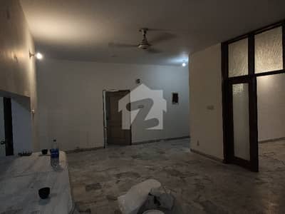 Model Town 1 Kanal Uper Portion Marble Flooring 3 Bad D/D TVL American Kitchen 2 Car Parking Family Ky Ly Prime Location Esy Approach