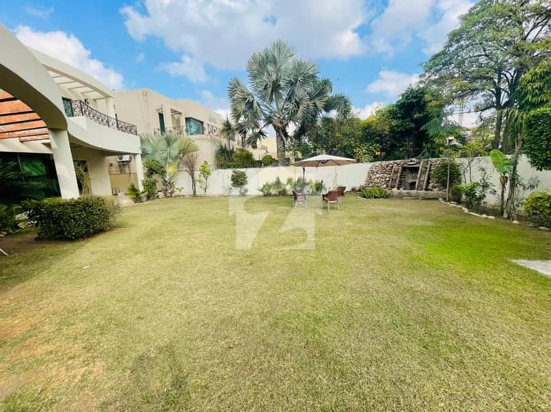 Gulberg 4 Kanal decent Bungalow is available on Quick Sale Gulberg 4 Kanal decent Bungalow is available on Quick Sale