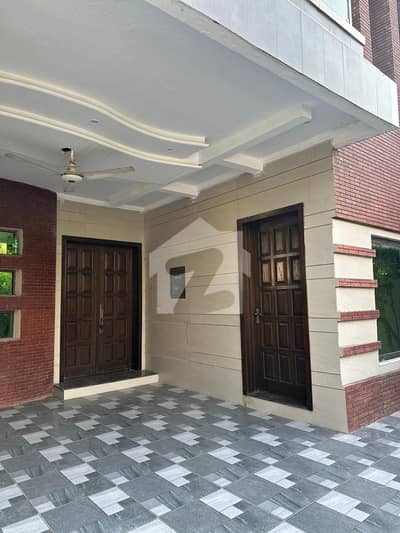 Used House For Sale 14 Marla Location: Johartown