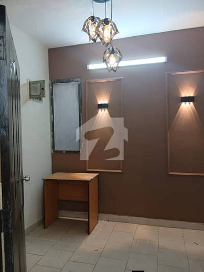 Flat Of 450 Square Feet In Muslim Commercial Area For rent