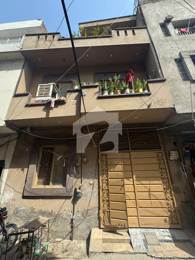 مرغزار آفیسرز کالونی لاہور میں 4 کمروں کا 5 مرلہ مکان 1.45 کروڑ میں برائے فروخت۔