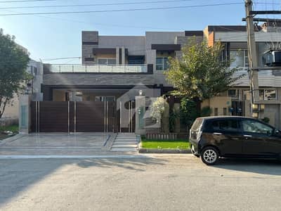15 MARLA BUNGALOW FOR SALE ON 80 FEET ROAD NEAR MARKET
